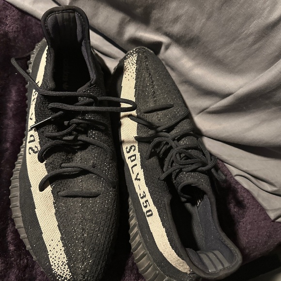 Adidas Yeezy Boost 350 V2 Core Black White - Picture 1 of 1